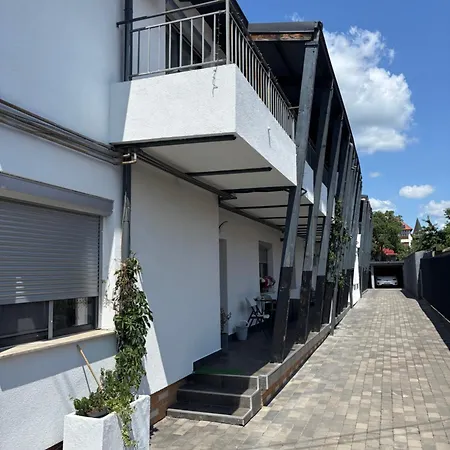 Apartman Iaroi 3 *