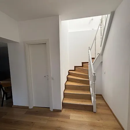 Apartament Iaroi 3 *
